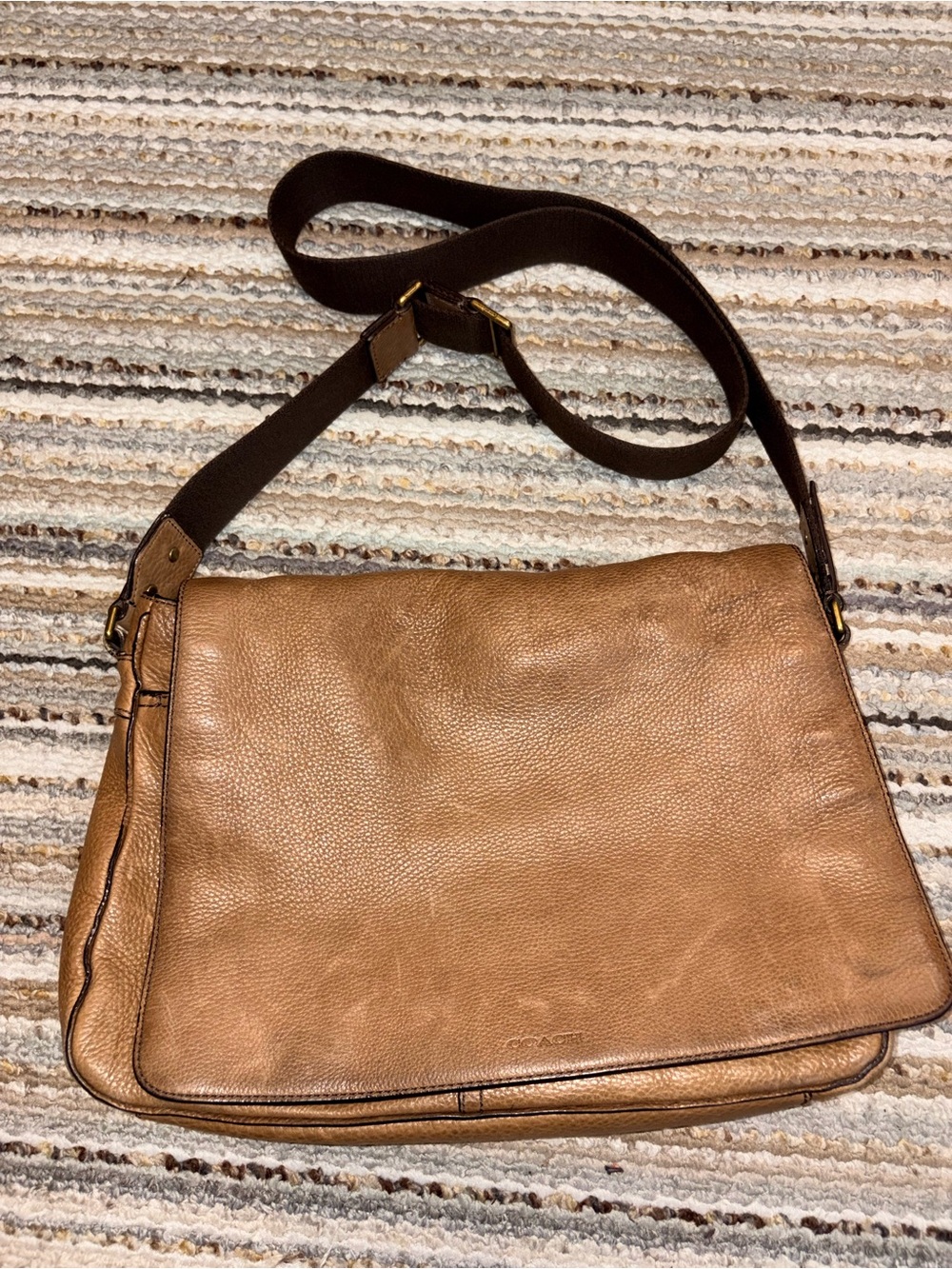 2013 Coach Bleecker Tan Pebbled Leather Courier Messenger Bag unisex